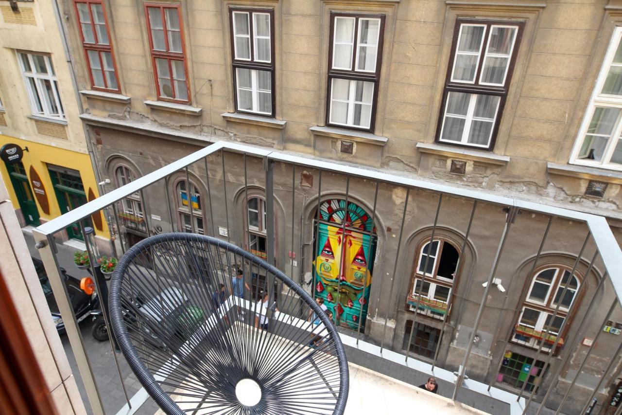 Artemisia Luxury Balcony Apartment