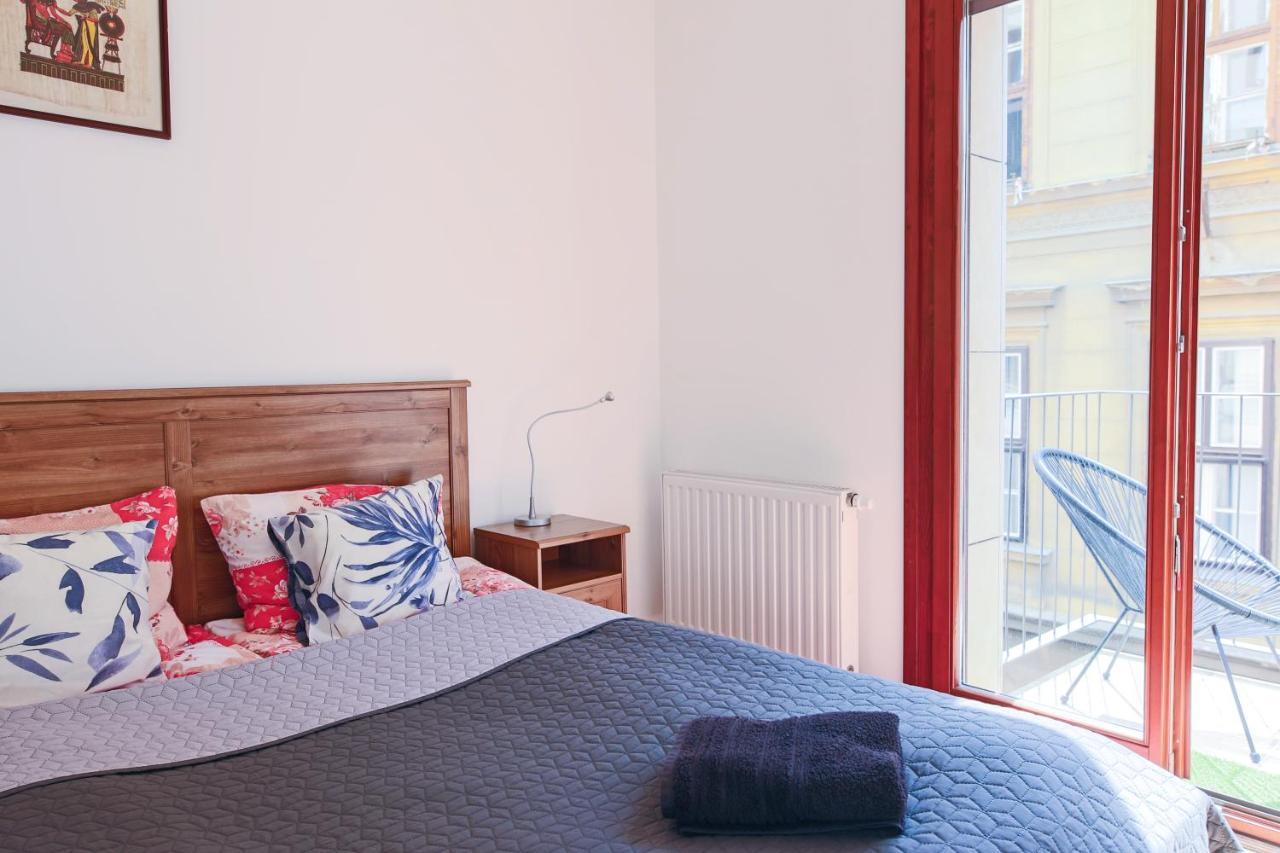 Artemisia Luxury Balcony Apartment *
